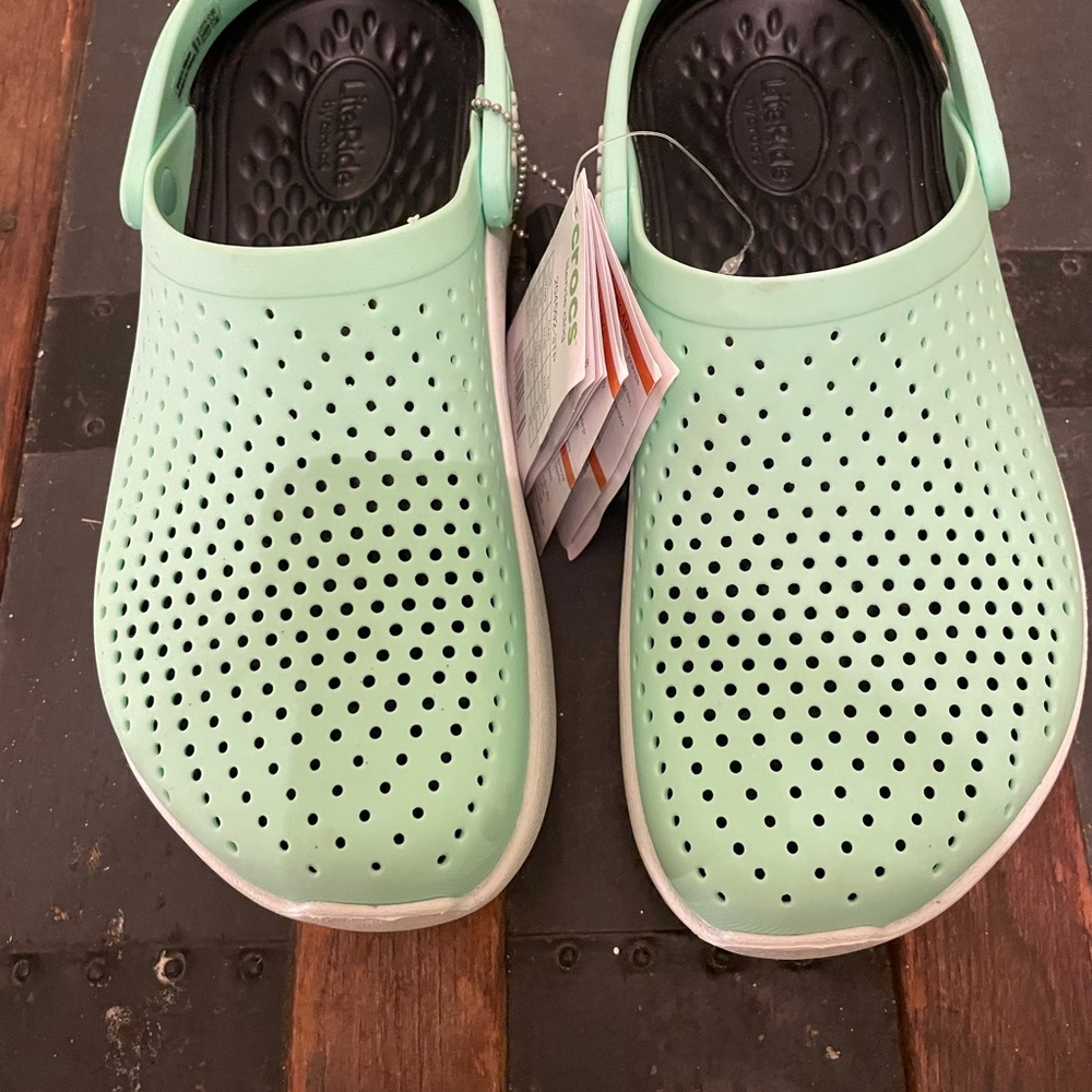 Crocs size 9